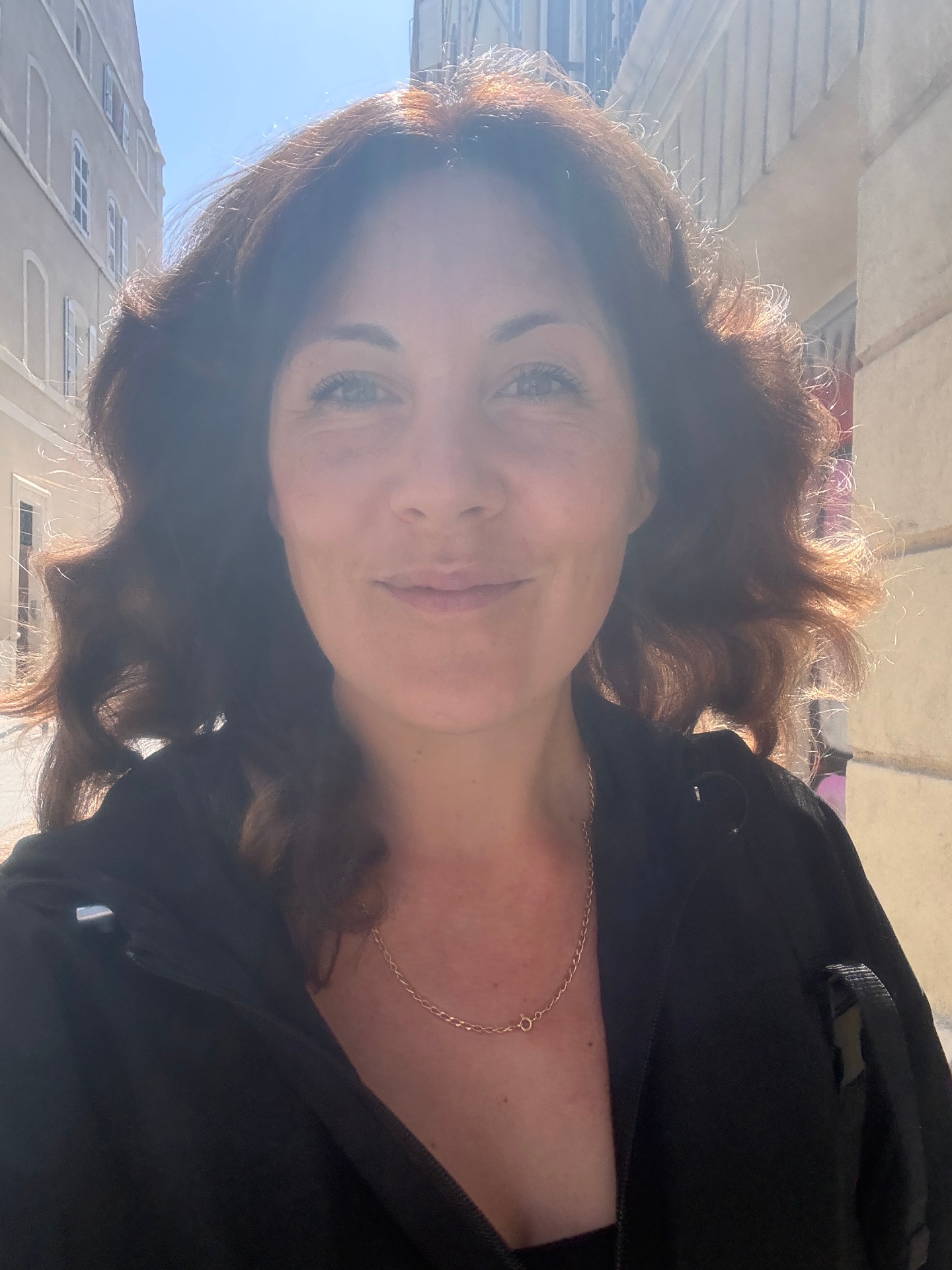 Portrait of Agnès, your local friend in Provence