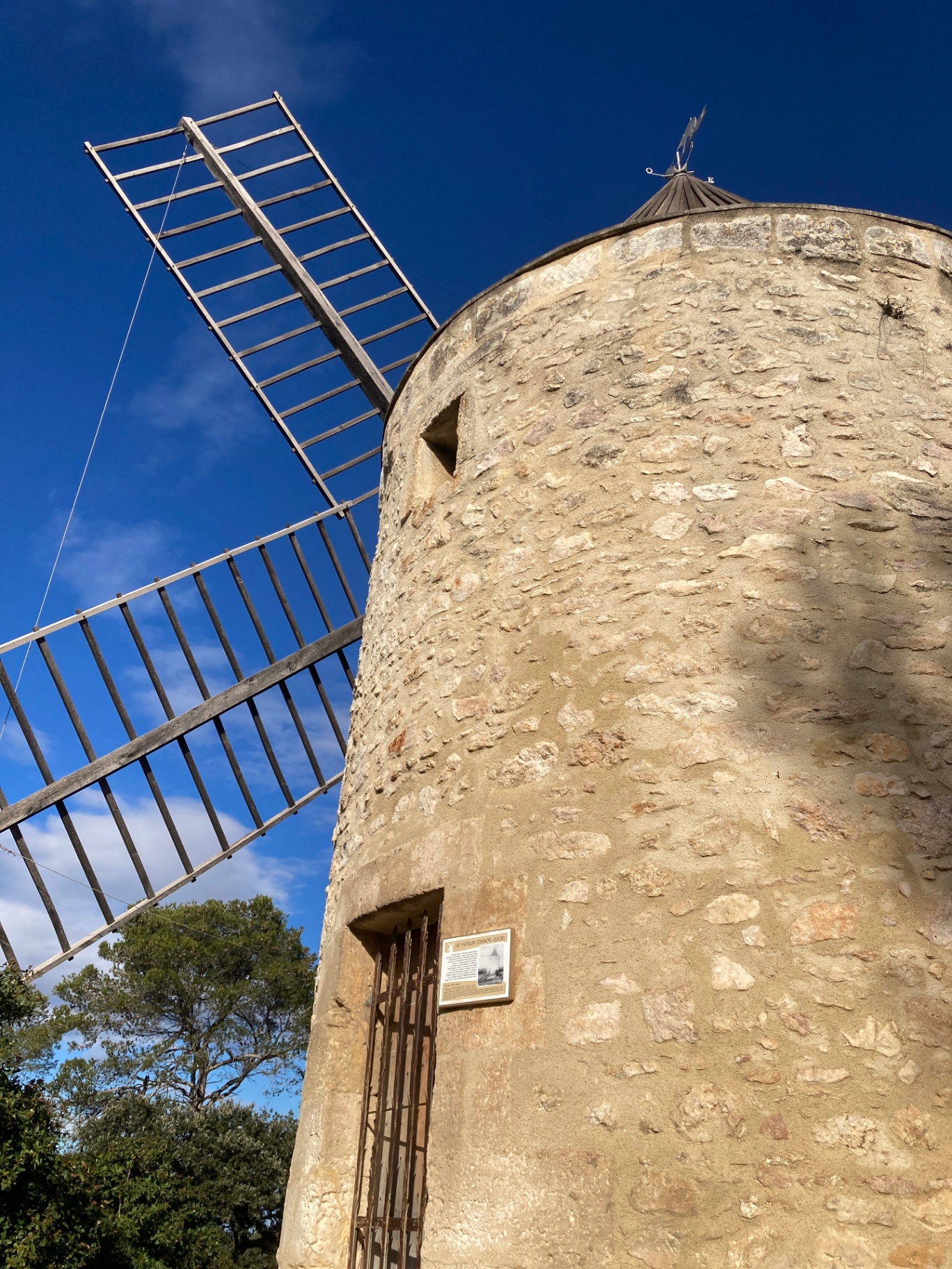 Moulin provençal en pierre